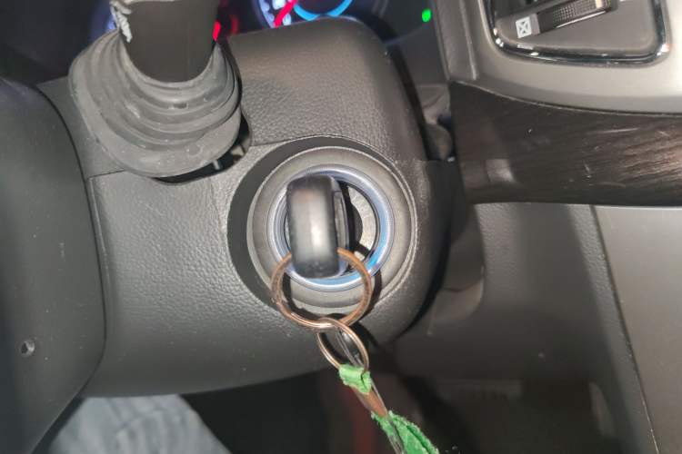 Used Chevrolet Captiva 2014 2.4L Two-Wheel Drive Urban Version 7 Seats Vehicle Key