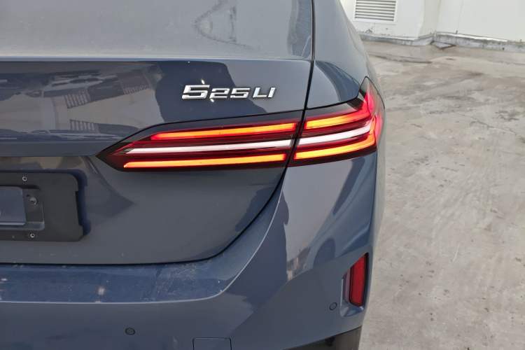 Used BMW 5 Series 2024 525Li M Sport Package