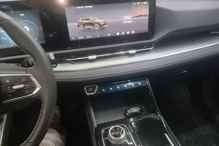 Used Ford Equator Sport New Energy 2025 Platinum Edition Audio And AC Panel