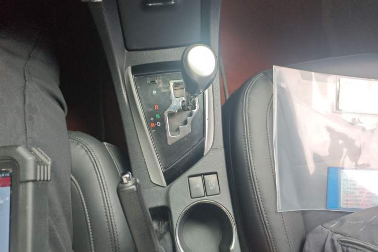 Used Toyota Corolla 2017 Revised Version 1.2T S-CVT GL-i Leather Edition Gear Lever