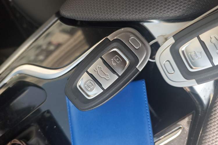 Used Hongqi E-QM5 2022 431 km Charge & Enjoy Edition
