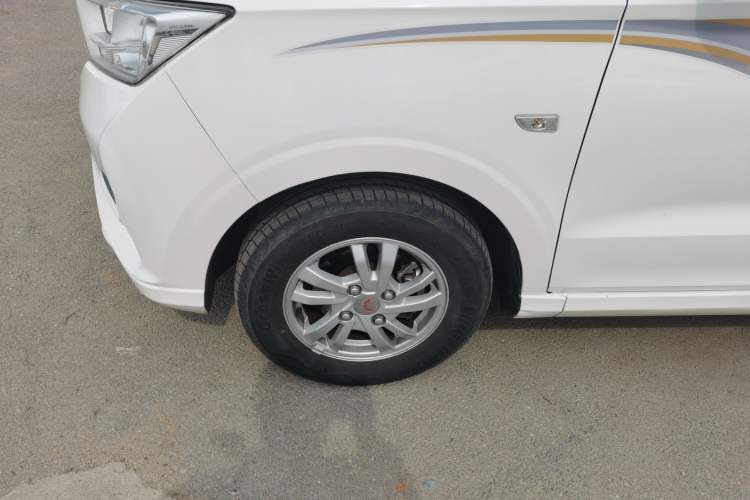 Used Wuling Hongguang 2021 1.5L S Standard Version LAR Left Front Wheel Hub