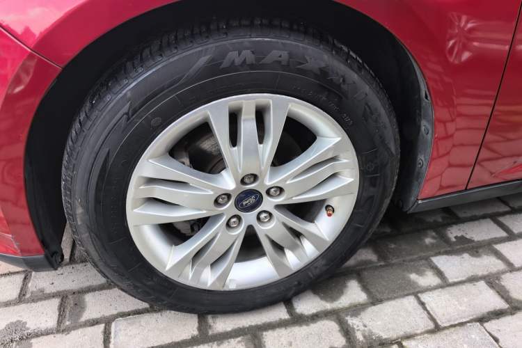 Used Ford Focus 2012 Sedan 1.6L Manual Comfort Model Left Front Wheel Hub