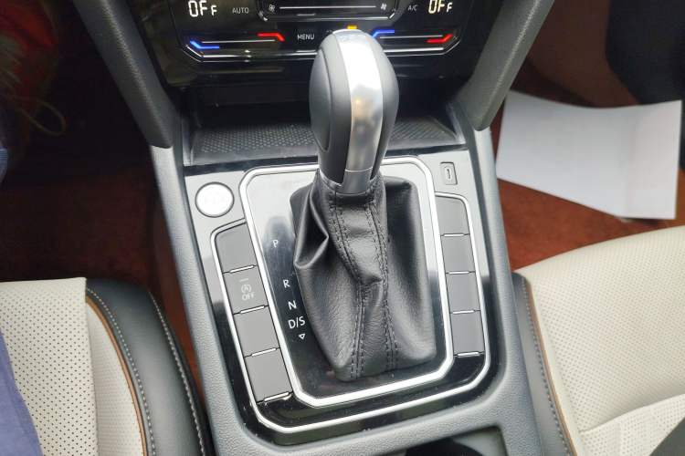 Used Volkswagen Magotan 2026 30 Million Vehicles Selected Model 380TSI DSG Luxury Edition Gear Lever