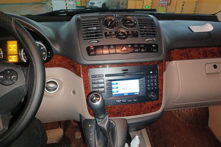 Used Mercedes-Benz Viano 2013 3.0L Hospitality Edition Audio And AC Panel