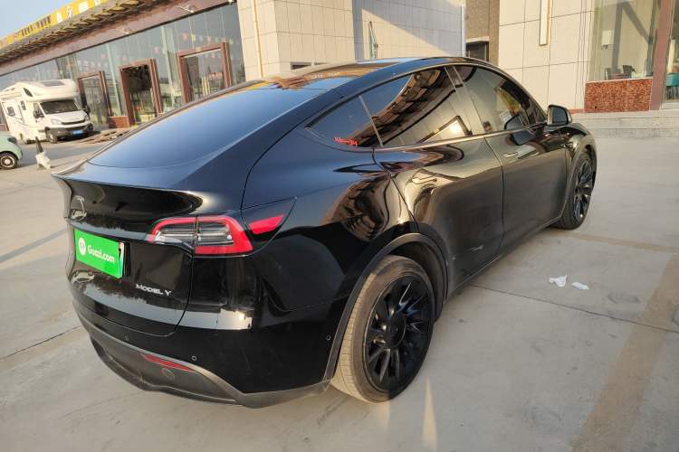 Used Tesla Model Y 2021 Long-Range All-Wheel-Drive Version

