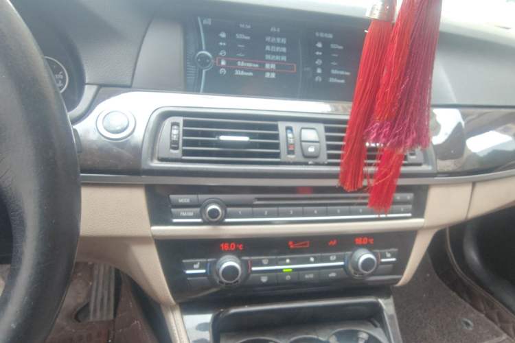 Used BMW 5 Series 2011 523Li Luxury Model Audio And AC Panel