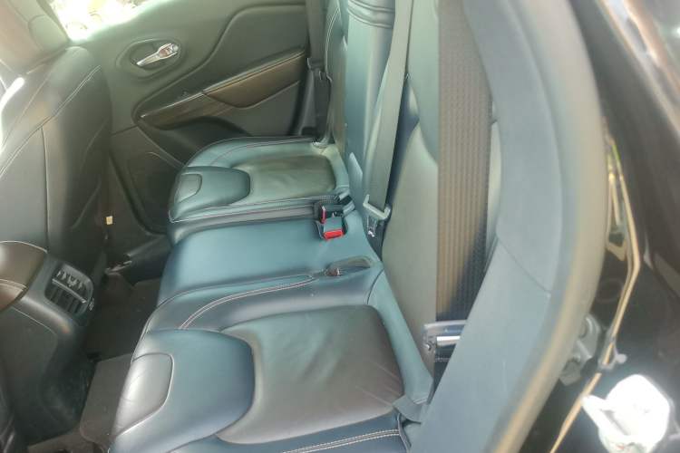 Used Jeep Cherokee 2016 2.4L Leading Edition Left Rear Seat