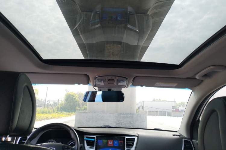 Used Hyundai Tucson 2015 1.6T Dual-Clutch Two-Wheel-Drive Smart Model Headliner