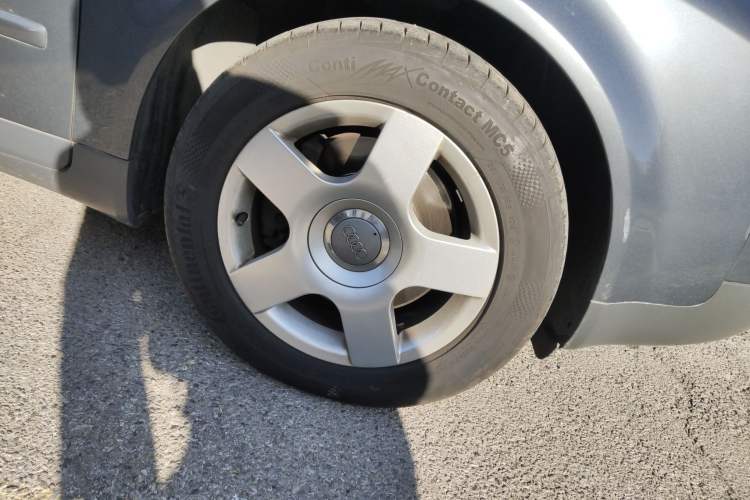 Used Audi A4 2004 1.8T Technology Edition Right Front Wheel Hub