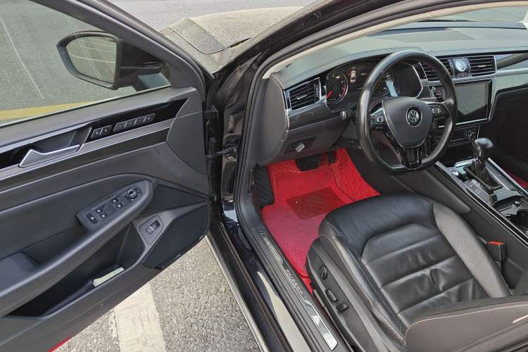 Used Volkswagen Phideon 2019 380TSI Two-Wheel Drive Business Edition China VI Standard