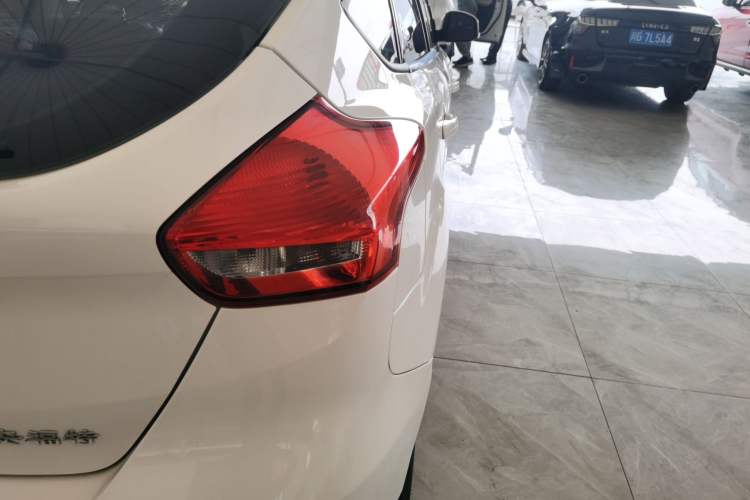 Used Ford Focus 2017 Hatchback 1.6L Automatic Fashion Edition Smart Drive Version
