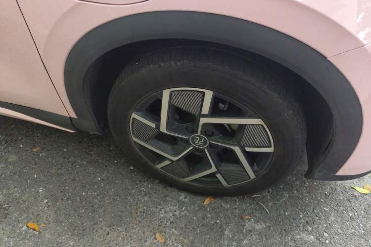 Used BYD Yuan PLUS 2022 510 km Flagship Version Right Front Wheel Hub