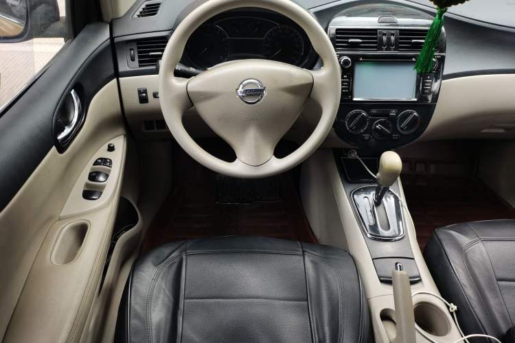 Used Nissan Tiida 2013 1.6L CVT Cool Cafe Edition
