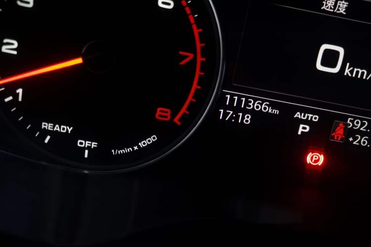 Used Audi A4L 2019 40 TFSI Ambition China VI Odometer Close Up