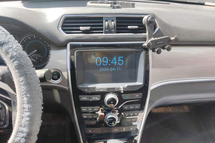 Used Haval H2 2016 Red-Label 1.5T Automatic Two-Wheel Drive Luxury Model Audio And AC Panel