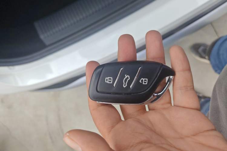 Used Roewe D5X DMH 2024 135 Tech Edition
