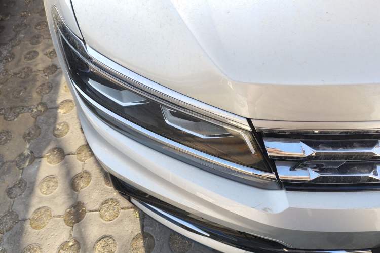 Used Volkswagen Tiguan L 2019 380TSI Automatic All-Wheel Drive R-Line Flagship 7-Seater China VI Standard Right Front Headlight