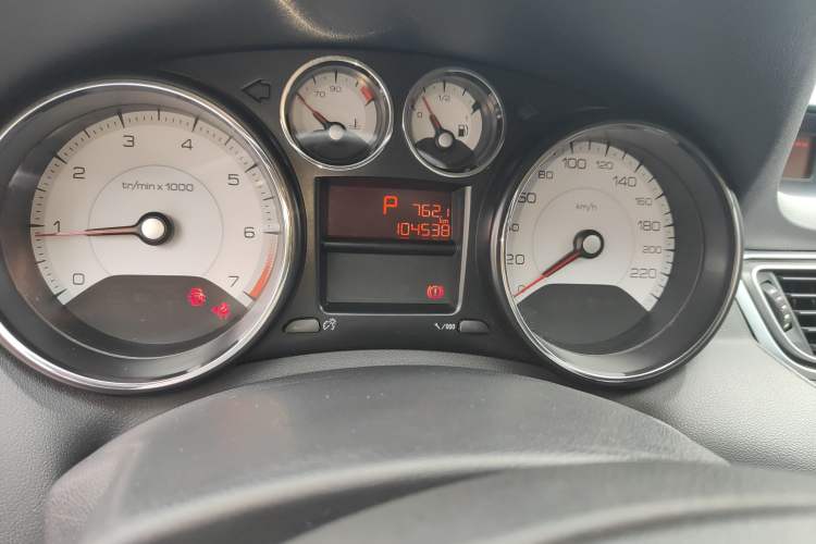 Used Peugeot 308 2014 Enjoyment Edition Classic 1.6L Automatic Fashion Model Odometer Close Up