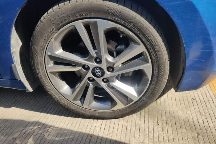 Used Hyundai Elantra (6th Generation / Lingdong) 2016 1.6L Automatic ZhiXuan · Luxury Version Right Front Wheel Hub