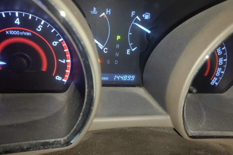 Used Toyota Highlander 2012 2.7L 2WD 5-Seater Elite Edition Odometer Close Up