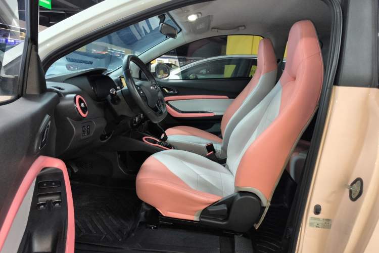 Used Chery QQ Little Ant 2022 Revised Version Sweet Pink Edition Half-Sugar Version Lithium Iron Phosphate 30.7 kWh 30 kW 301 km Driver Seat