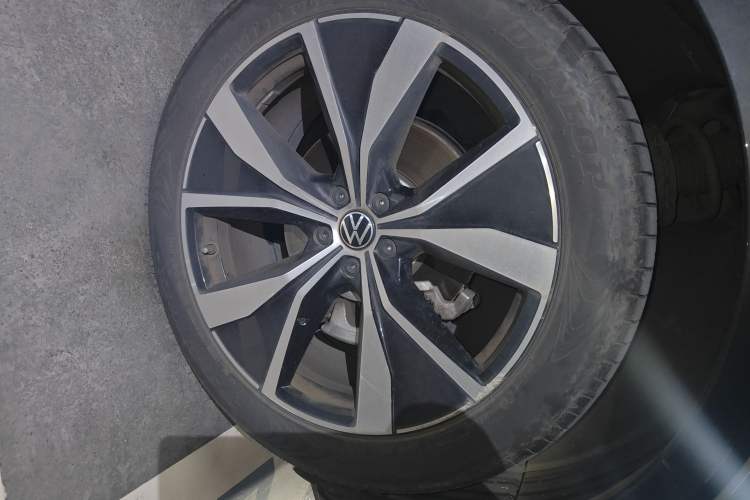 Used Volkswagen Tavendor 2024 380TSI All-Wheel-Drive R-Line Ambition Edition
