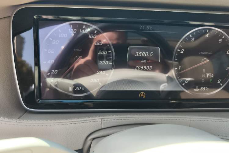 Used Mercedes-Benz S-Class 2014 S 320 L Business Model Odometer Close Up