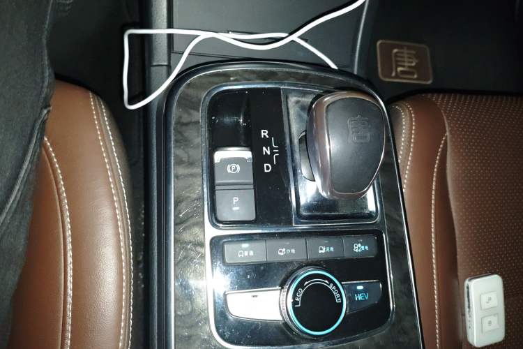 Used BYD Tang New Energy 2015 2.0T Four-Wheel-Drive Flagship Model