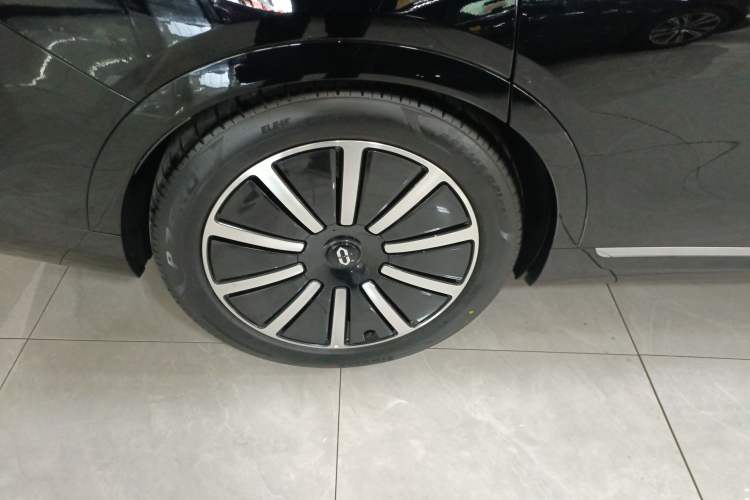 Used Hima AITO M9 2025 Extended-Range Max Version 52 kWh 6-Seater Edition Exterior 5