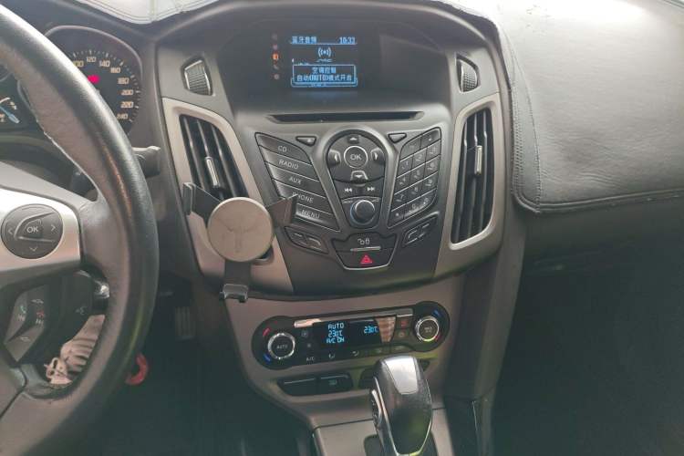 Used Ford Focus 2012 Sedan 1.6L Automatic Fashion Edition