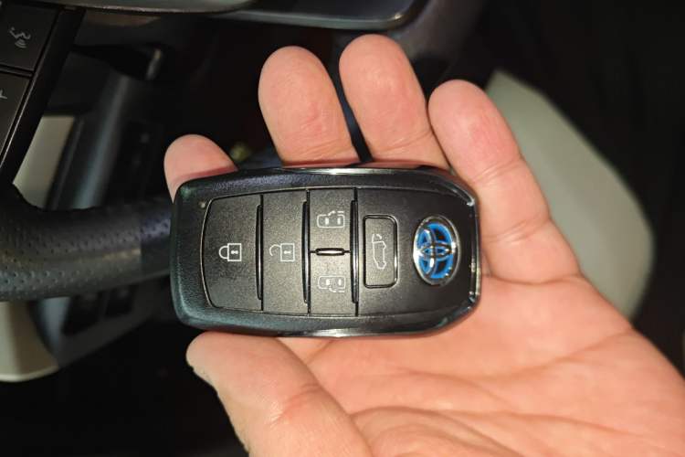 Used Toyota Granvia 2022 2.5L Hybrid Premium Edition