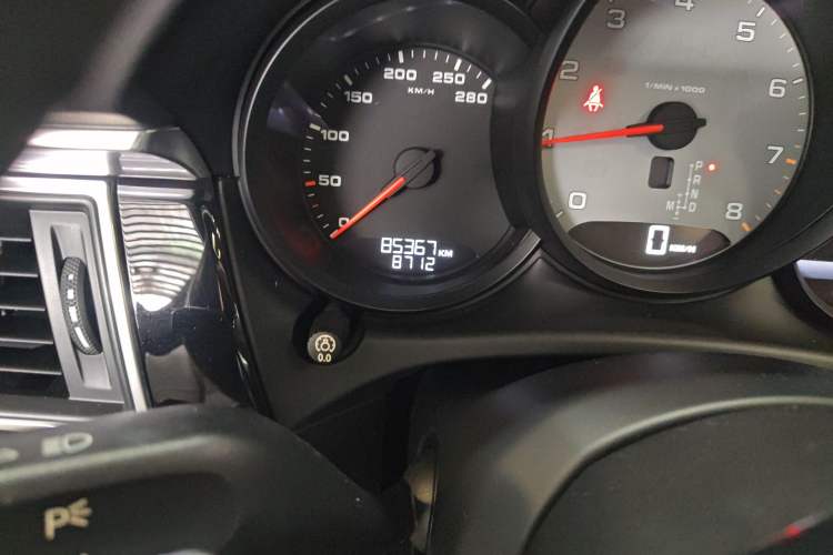 Used Porsche Macan 2014 Macan S 3.0T Odometer Close Up