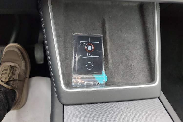 Used Tesla Model Y 2025 Rear-Wheel-Drive Version
