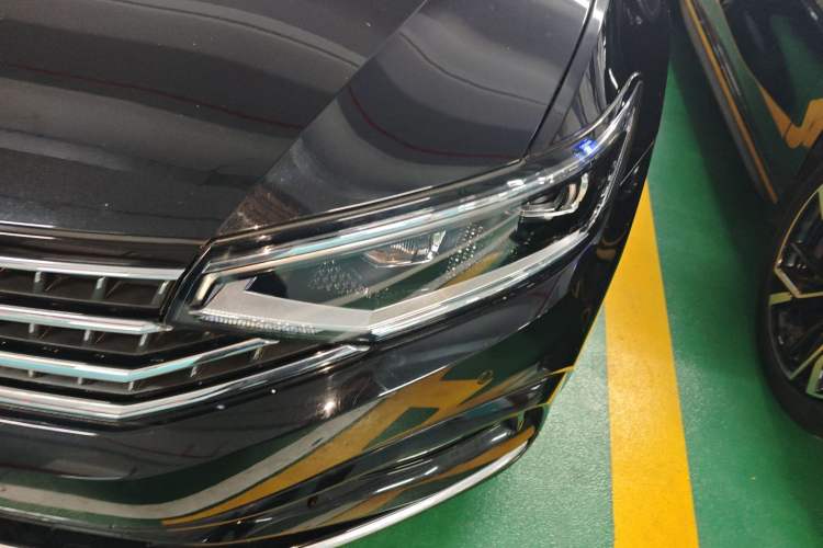 Used Volkswagen Magotan 2023 2 Million Units Limited Edition 330TSI DSG Leading Version
