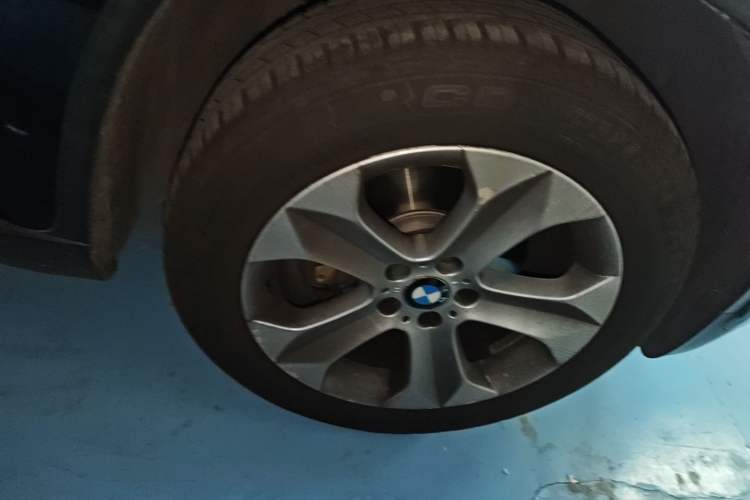 Used BMW X6 2009 xDrive35i Right Front Wheel Hub