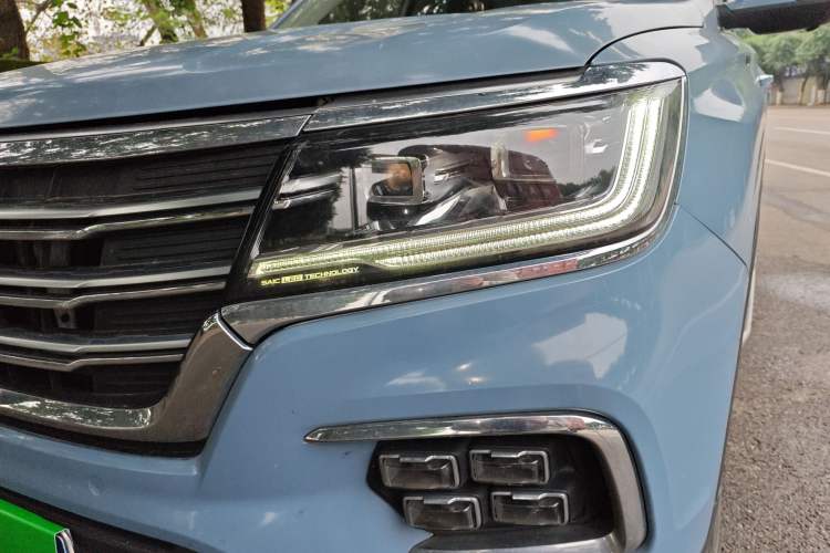 Used Roewe RX8 2018 30T Smart Connectivity Two-Wheel Drive Flagship Edition