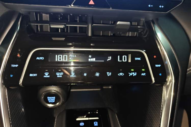 Used Toyota Venza 2022 2.0L CVT Two-Wheel Drive Prestige Edition Audio And AC Panel