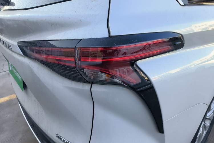 Used Toyota Granvia 2023 2.5L Hybrid Comfort Edition
