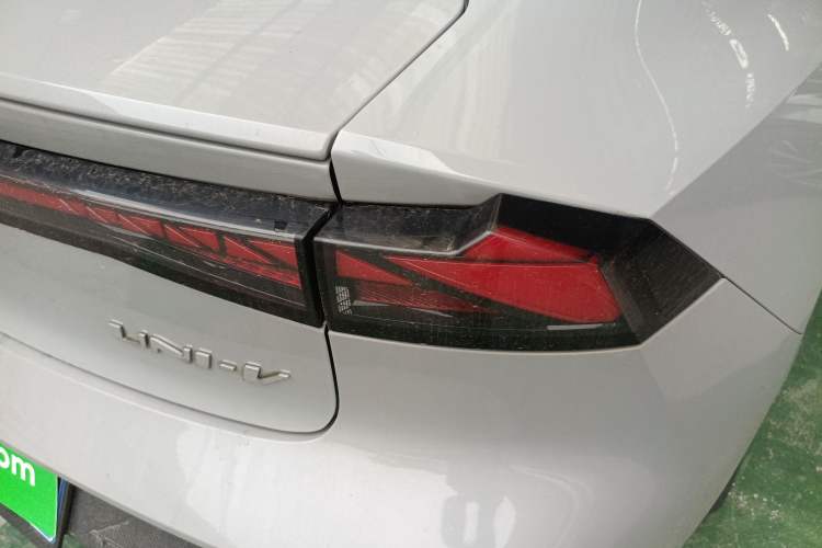 Used CHANGAN UNI-V 2022 1.5T Prestige Version Right Rear Taillight