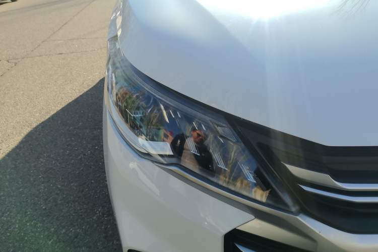 Used SAIC MAXUS G50 2019 1.5T Automatic Elite Edition China VI Standard Right Front Headlight