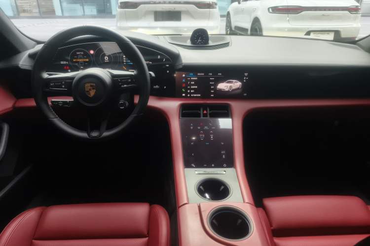 Used Porsche Taycan 2022-Year Updated Taycan Center Console