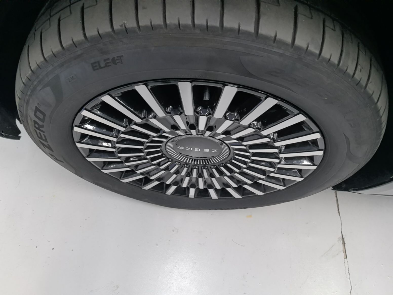 Zeekr 009 2024 Six-Seat Executive Version 4WD 108 kWh — снимка 10