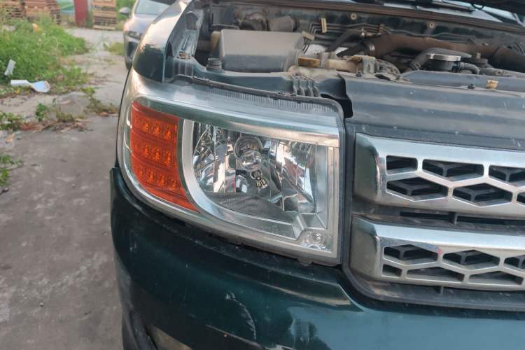 Used Dongfeng Ruichi 2015 2.5T Elite Edition Diesel Two-Wheel Drive Luxury ZD25TCI
