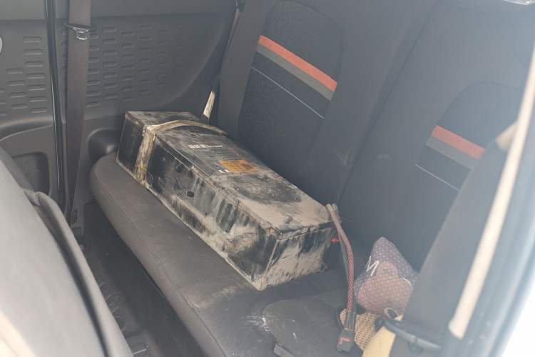 Used Wuling Hongguang MINIEV 2021 Macaron Fashion Model Lithium Iron Phosphate Left Rear Seat