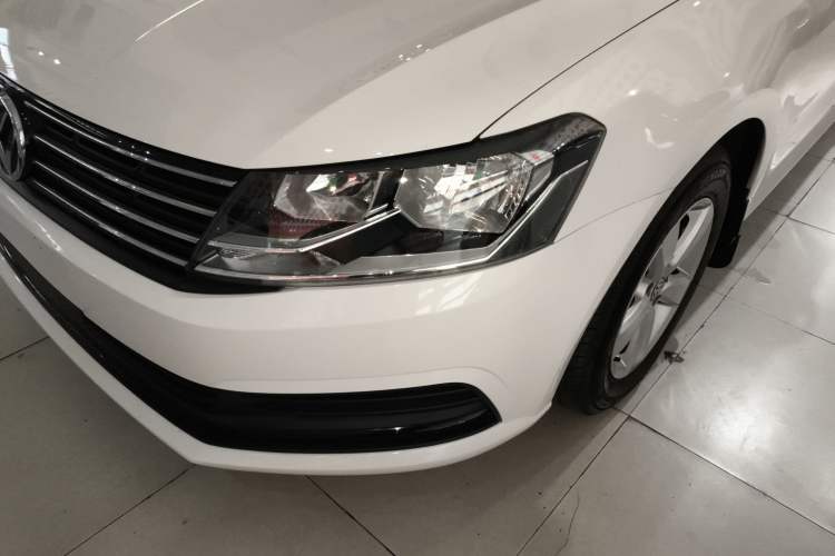 Used Volkswagen Lavida 2015 1.6L Automatic Fashion Edition Left Front Headlight