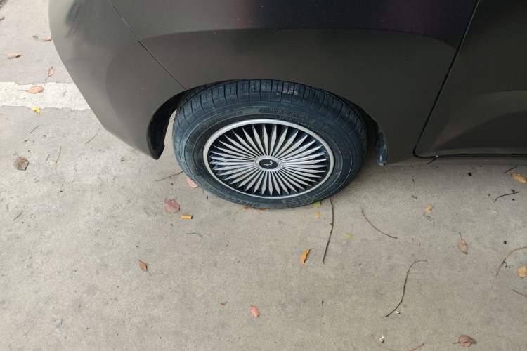 Used Wuling Hongguang MINIEV 2022 Zizai Version Lithium Iron Phosphate Left Front Wheel Hub