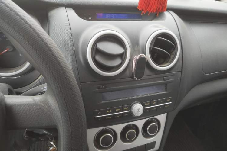 Used CHANGAN KAICHENG Ounuo S 2014 1.5L Base Version
