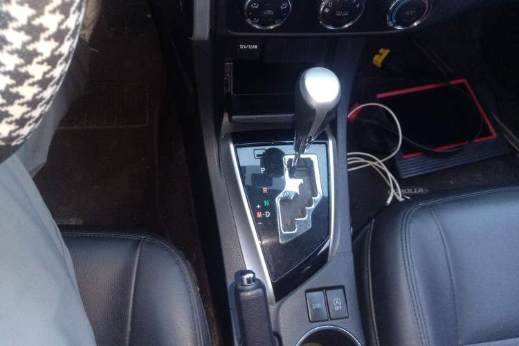 Used Toyota Corolla 2017 Revised Version 1.2T S-CVT GL Gear Lever