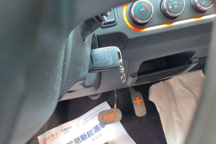 Used Wuling Hongguang MINIEV 2020 Enjoyment Model Lithium Iron Phosphate Vehicle Key